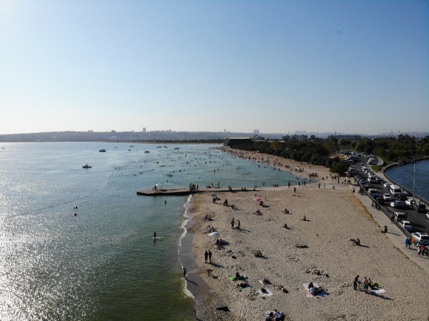 Menekşe Plajı’nda hafta sonu yoğunluğu