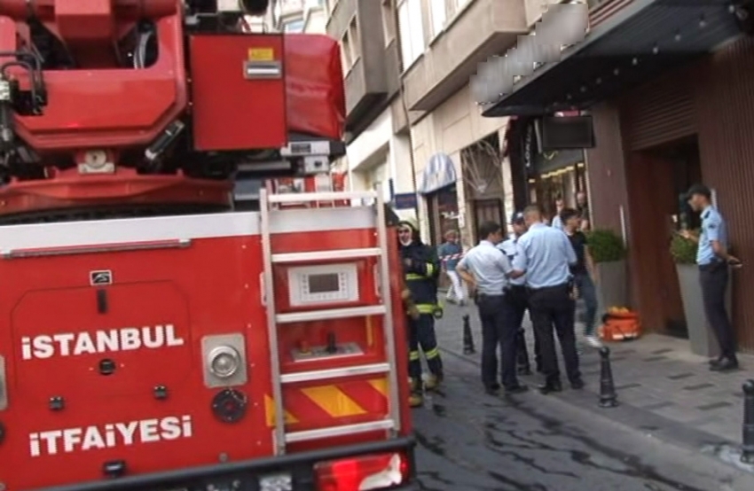 Taksim’de otel yangını korkuttu