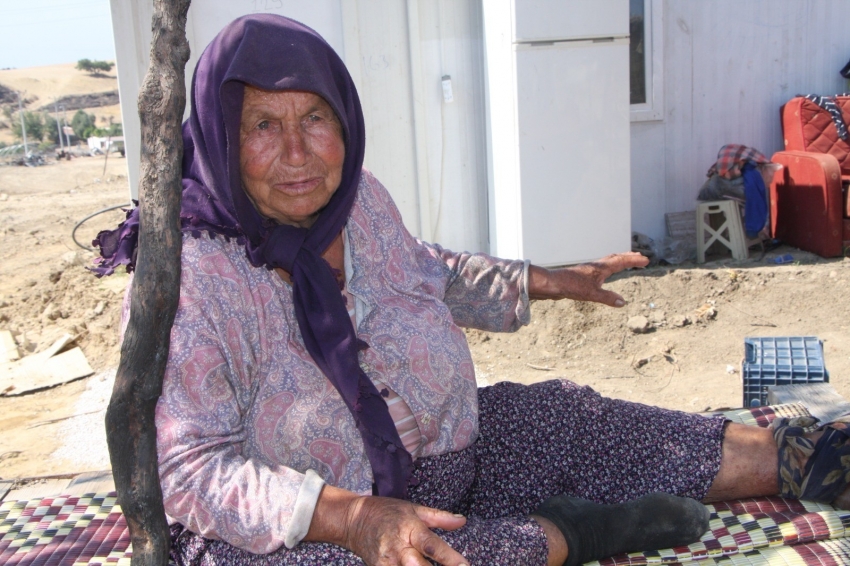 Anne kız yangında tüm birikimlerini kaybetti