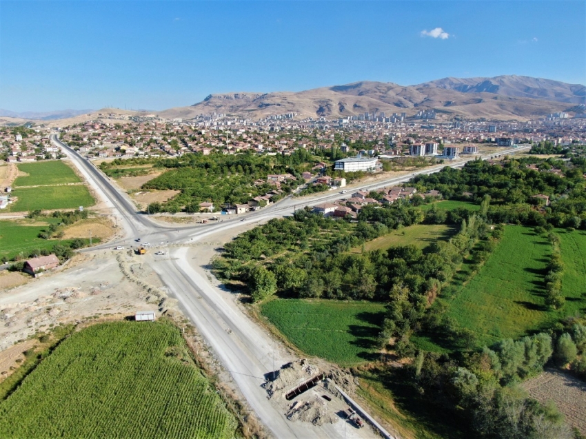 Yol çalışmaları yoğun bir şekilde devam ediyor