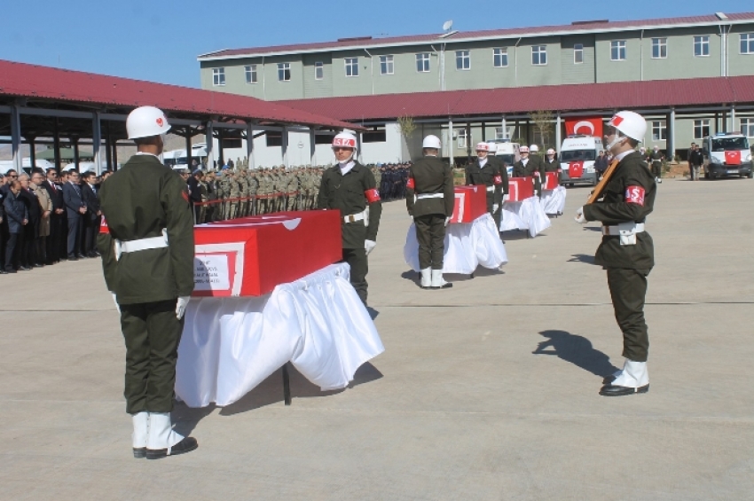 Mardin şehitlerini uğurladı