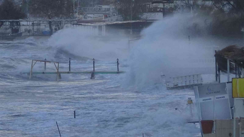 Tsunami değil, lodos vurdu