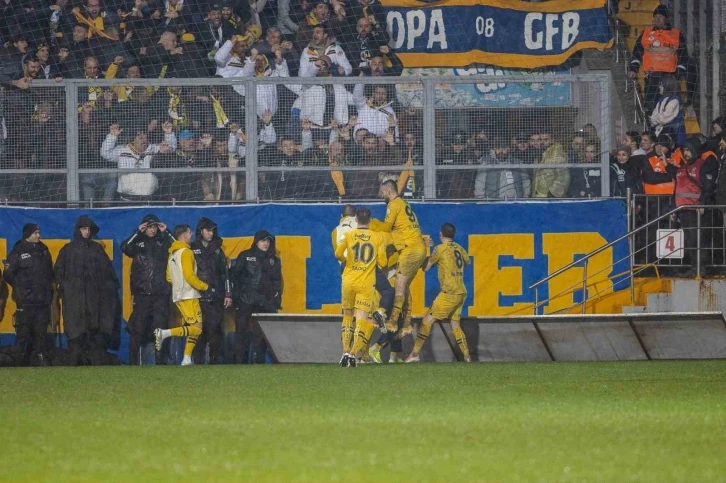 Fenerbahçe, deplasman serisini sürdürdü
