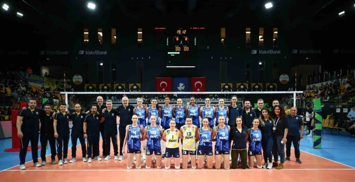 Fenerbahçe, Vakıfbank’a set vermedi