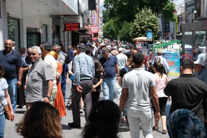 Fertler en çok tanıdığı insanlarla olan kişisel ilişkilerinden memnun
