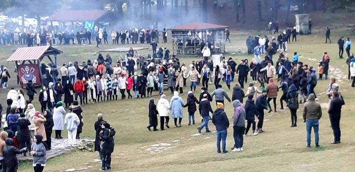 Festivalde bir ton hamsi tüketildi