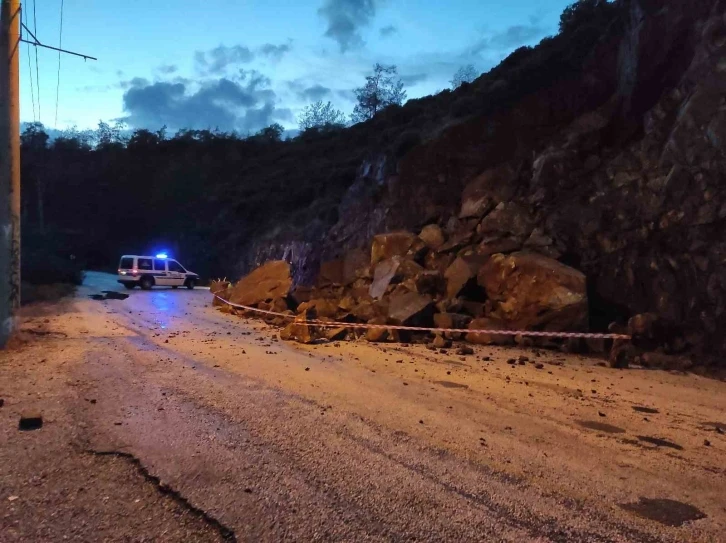 Fethiye’de Şiddetli Yağış Toprak Kaymasına Neden Oldu
