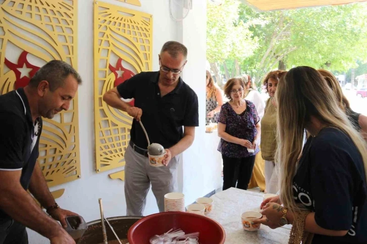 Fethiye Kaymakamlığı’ndan geleneksel aşure ikramı
