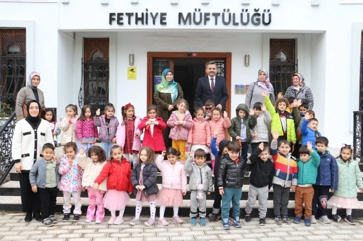 Fethiyeli minikler kumbaralarını Filistin için açtı
