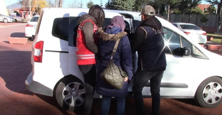 FETÖ/PDY’den 6 yıl 3 ay hapis cezası ile aranan ihraç kadın doktor yakalandı
