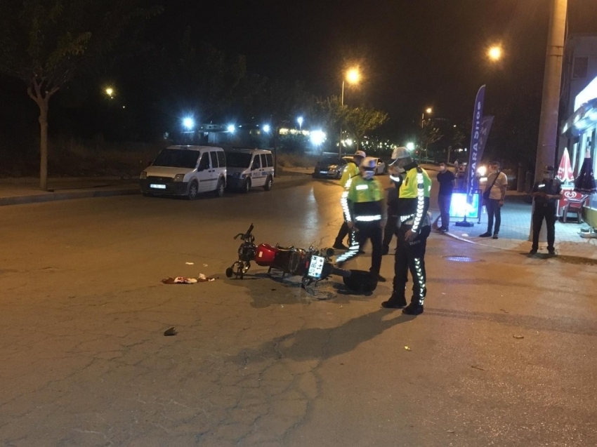 Sürücünün bahtsızı gidip polise çarptı