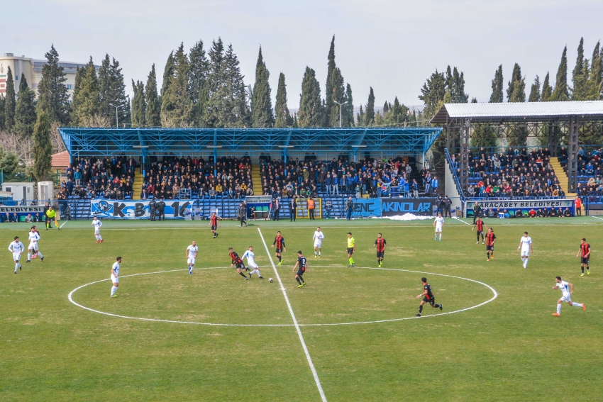 Karacabey Belediyespor hem yeşil sahada hem salonda dolu dizgin