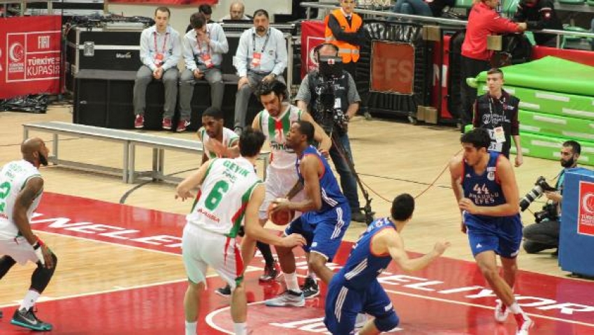 Pınar Karşıyaka 67-66 Anadolu EFES