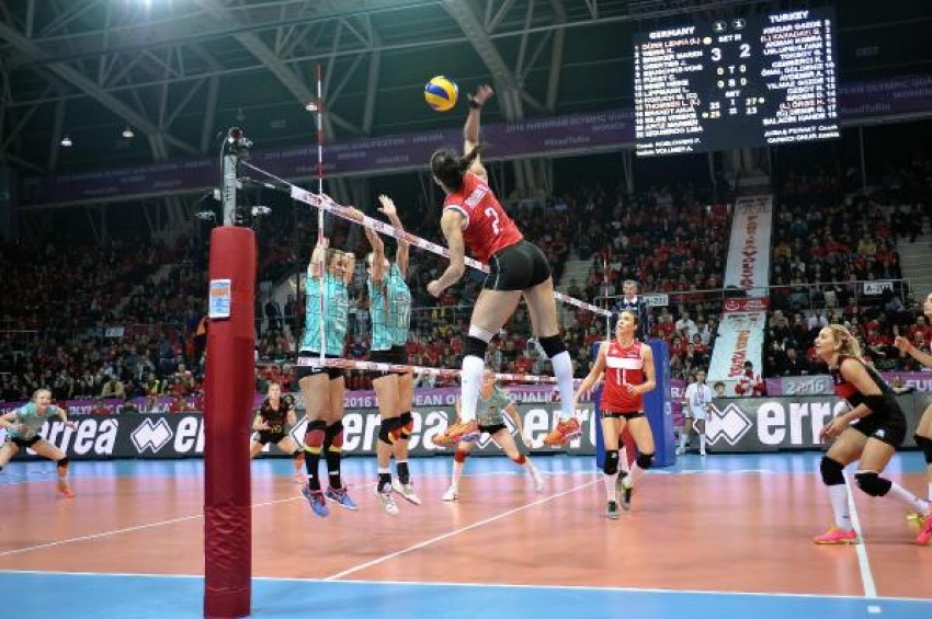 Almanya'yı 3-1 yenen Filenin Sultanları yarı finali garantiledi 