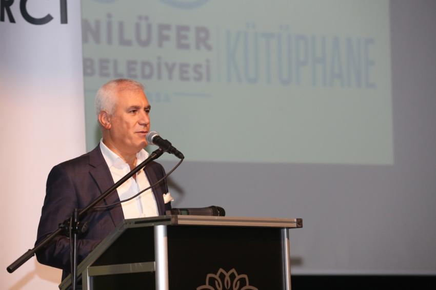 Nilüfer kütüphanelerini okullara açtı