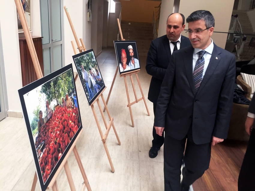 Bursa Kent Konseyi Fotoğraf Çalışma Grubu okul duvarlarını süsledi