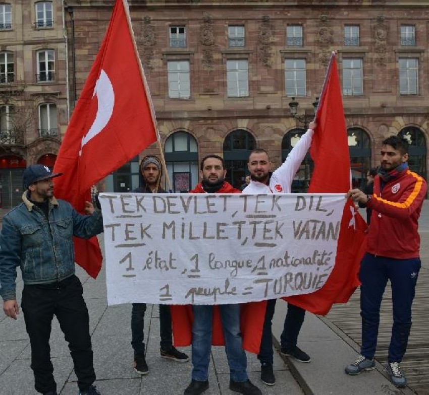 Fransa'da terör saldırılarına lanet mitingi