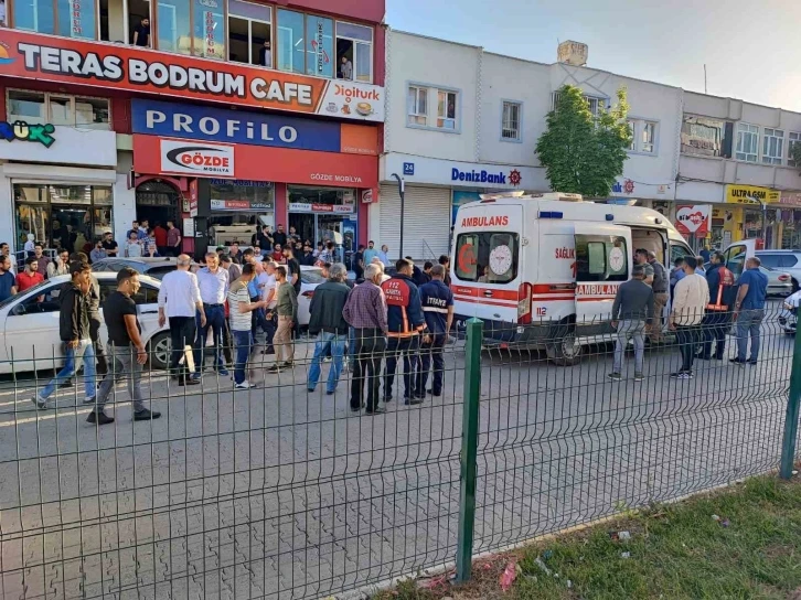 Freni boşalan park halindeki otomobil kaza yaptı: 3 yaralı
