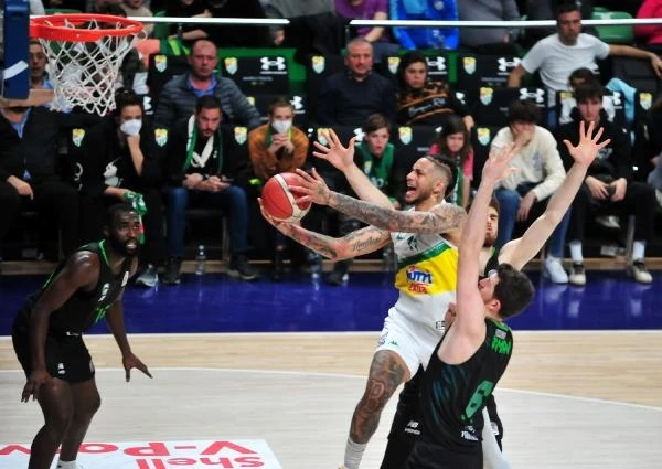 Bursaspor, Darüşşafaka'yı 97-71 mağlup etti