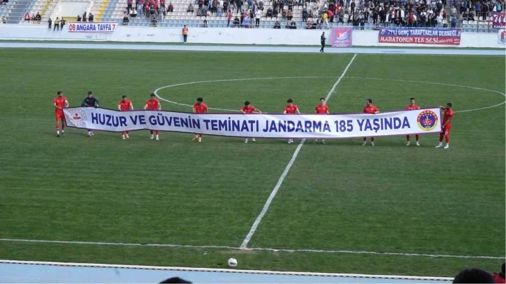 Futbolculardan anlamlı pankart
