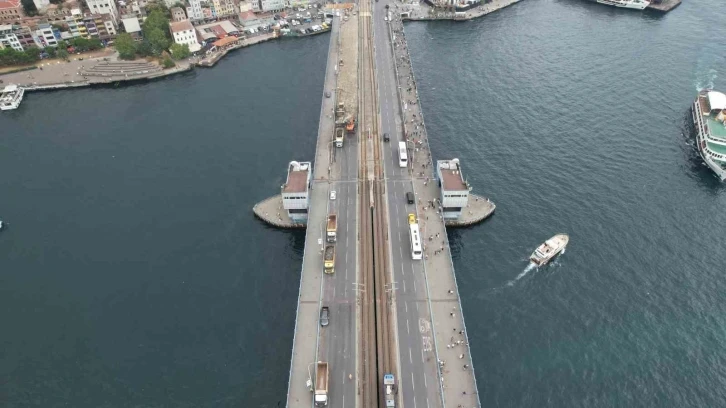 Galata Köprüsü üzerinde başlanan bakım ve onarım çalışmaları devam ediyor
