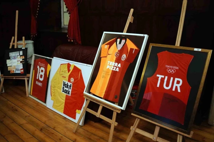 Galatasaray’ın düzenlediği müzayedede 17 milyon 780 bin TL toplandı
