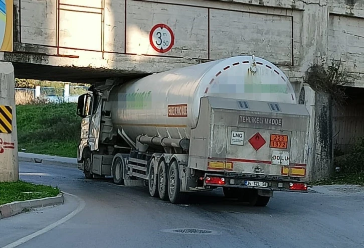 Gaz tankeri sulama kanalı altına sıkıştı
