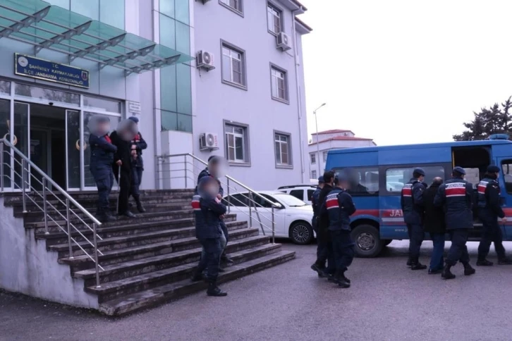 Gaziantep’te 1 ton zeytin çalan hırsızlar jandarmadan kaçamadı
