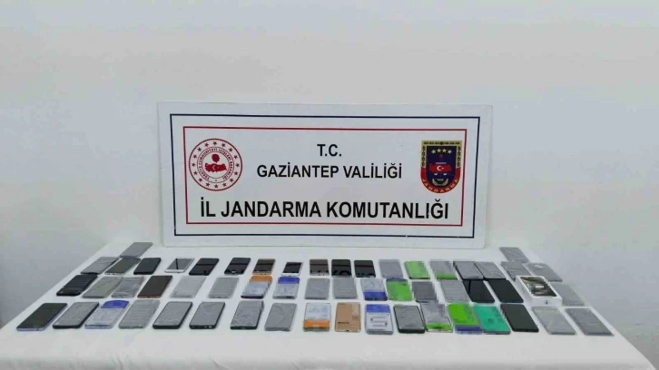 Gaziantep’te 2 milyon TL değerinde kaçak telefon ele geçirildi
