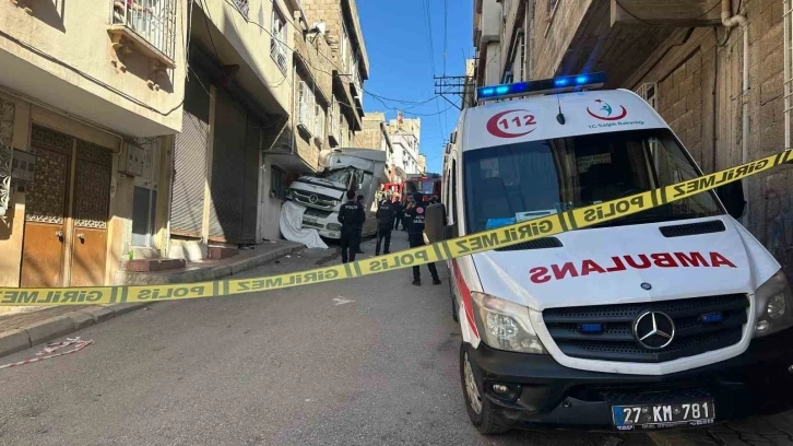 Gaziantep’te feci kaza: Freni boşalan tırın ezdiği kadın hayatını kaybetti
