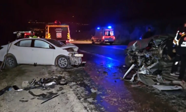 Gaziantep’te iki otomobil kafa kafaya çarpıştı: 2 ölü, 6 yaralı
