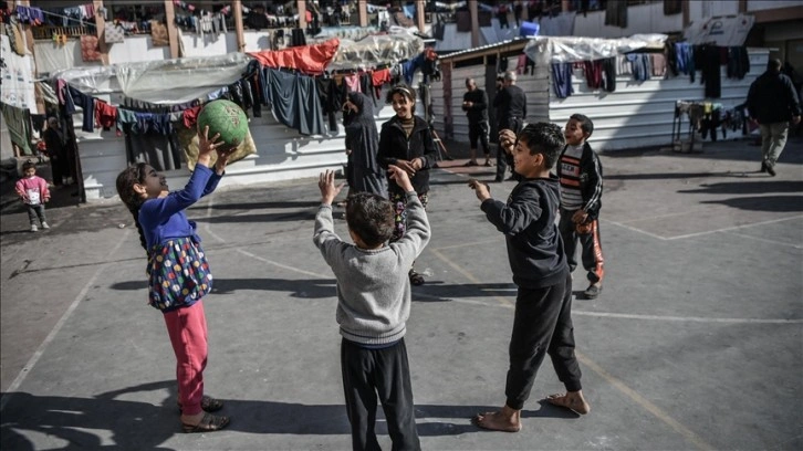 Gazzeli çocuk: Dünyadaki diğer çocuklar gibi ölümden uzak yaşamak istiyoruz