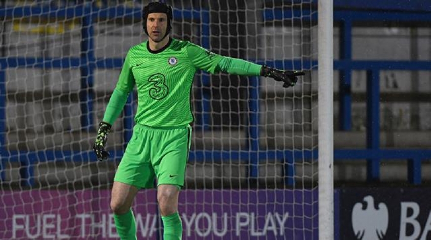 Geçen sezon futbolu bırakan Petr Cech, Chelsea U23 takımıyla futbola döndü