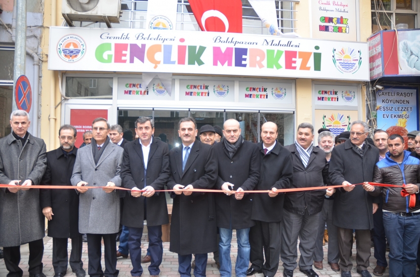 Gemlik'te Balıkpazarı Gençlik Merkezi açıldı