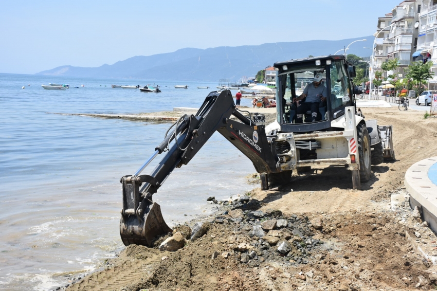 Gemlik kumsallarında çalışmalar tam gaz