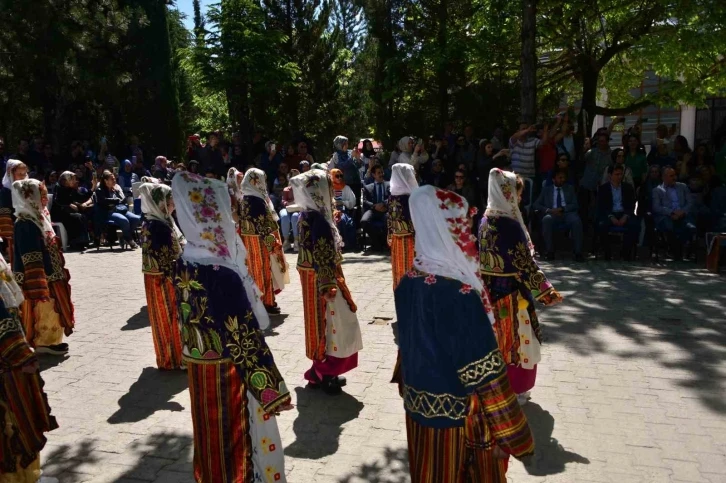 Gediz’de Halk Eğitim Merkezinin yıl sonu sergisi açıldı
