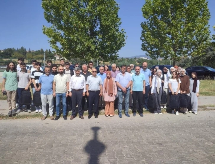 Gediz’de YKS’de başarılı olan öğrenciler ödüllendirildi
