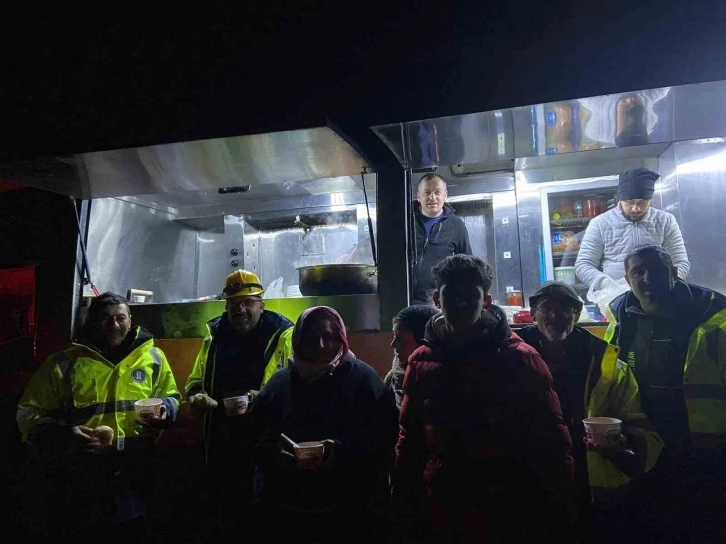 Gediz’den deprem bölgesine gönderilen mobil tarhana aracı hizmete başladı
