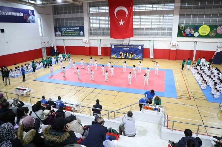 Geleceğin milli sporcuları kuşak yükseltti
