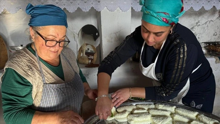 Geleneksel hellim yapımı KKTC'ye gelen turistlerin yeni gözdesi oldu