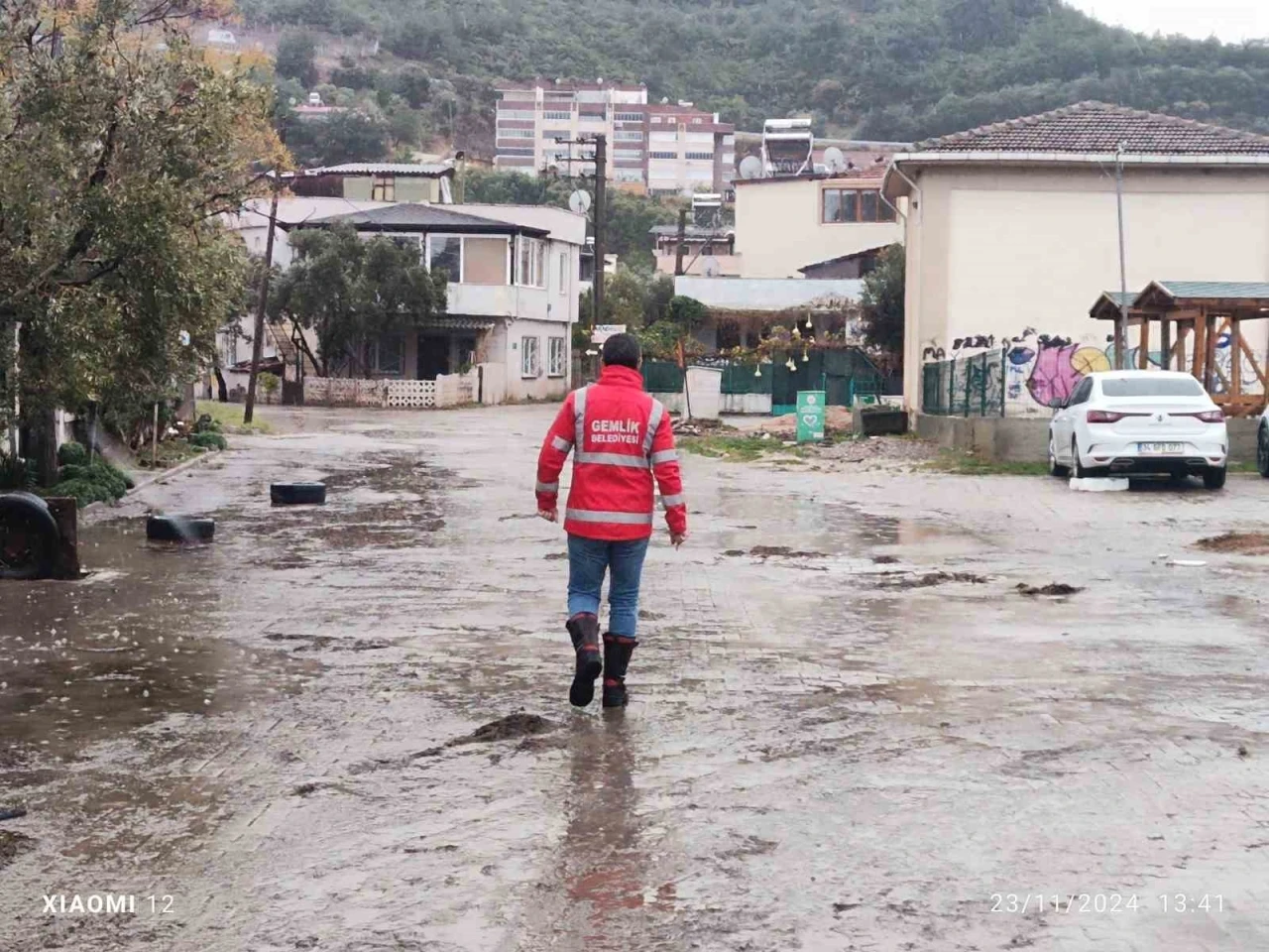 Gemlik’te sağanak taşkını