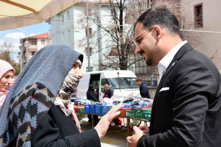 Genç aday sempatisi ile göz dolduruyor
