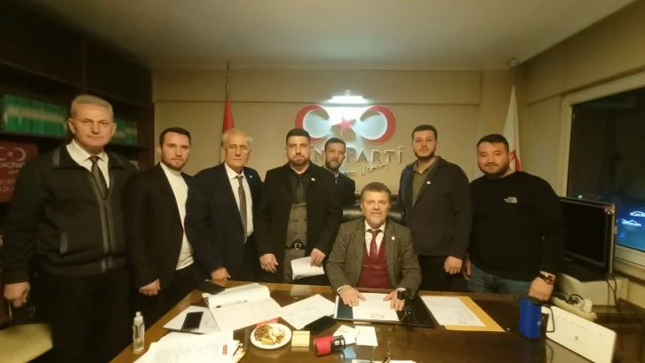 Genç Parti İl toplantısında Cem Uzan'dan "Geliyorum, hazır olun" mesajı