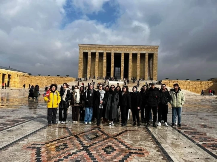 Gençler Anıtkabir’i ziyaret etti
