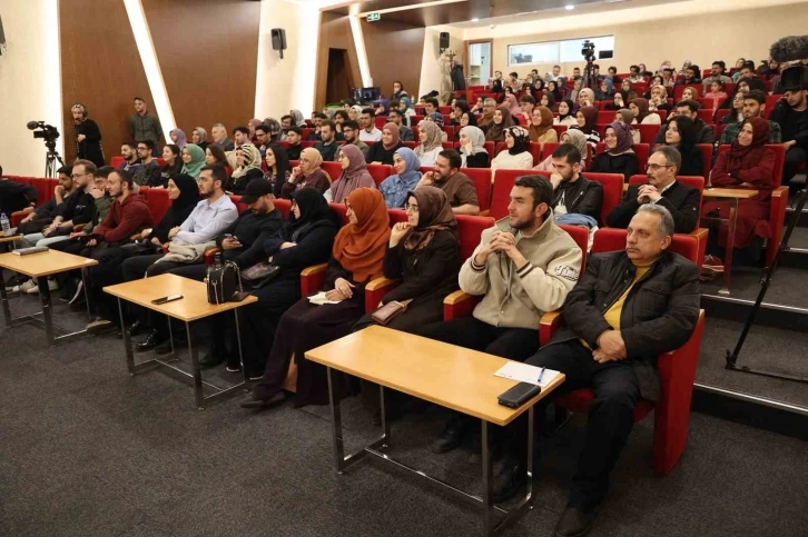 ‘Gençliğin Aklına Takılanlar’ı bu ay Altay Cem Meriç cevapladı
