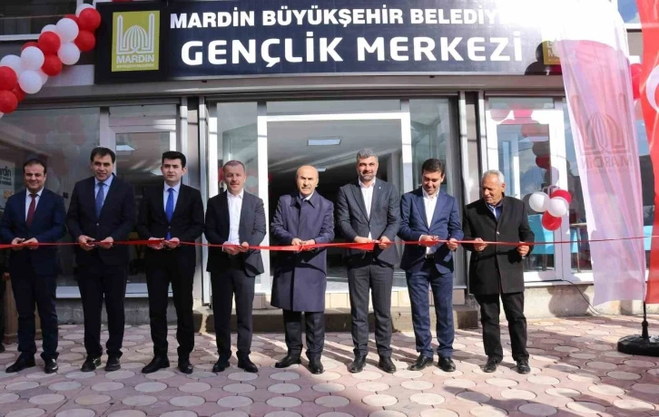 Gençlik merkezi Dargeçitli gençlerin hizmetine açıldı
