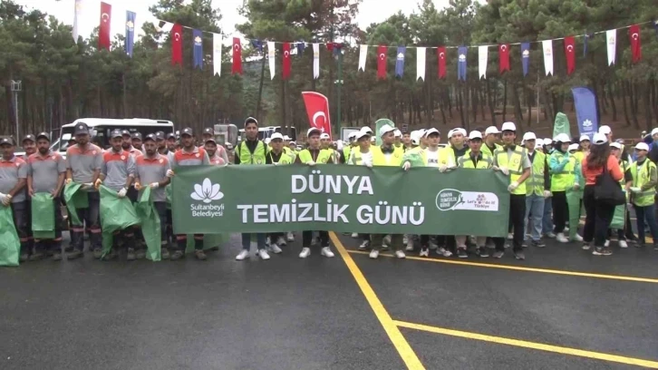 Gençlik ve Spor Bakanı Osman Aşkın Bak, çevre temizliği farkındalık etkinliğine katıldı
