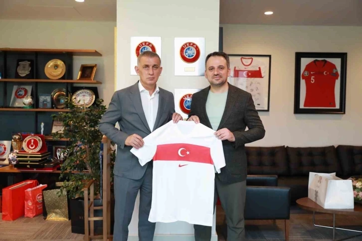 Gençlik ve Spor Bakanı Yardımcısı Eminoğlu’dan TFF Başkanı Hacıosmanoğlu’na ziyaret
