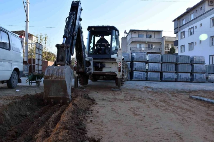 Germencik’te sanayi esnafı çamurlu yoldan kurtuluyor
