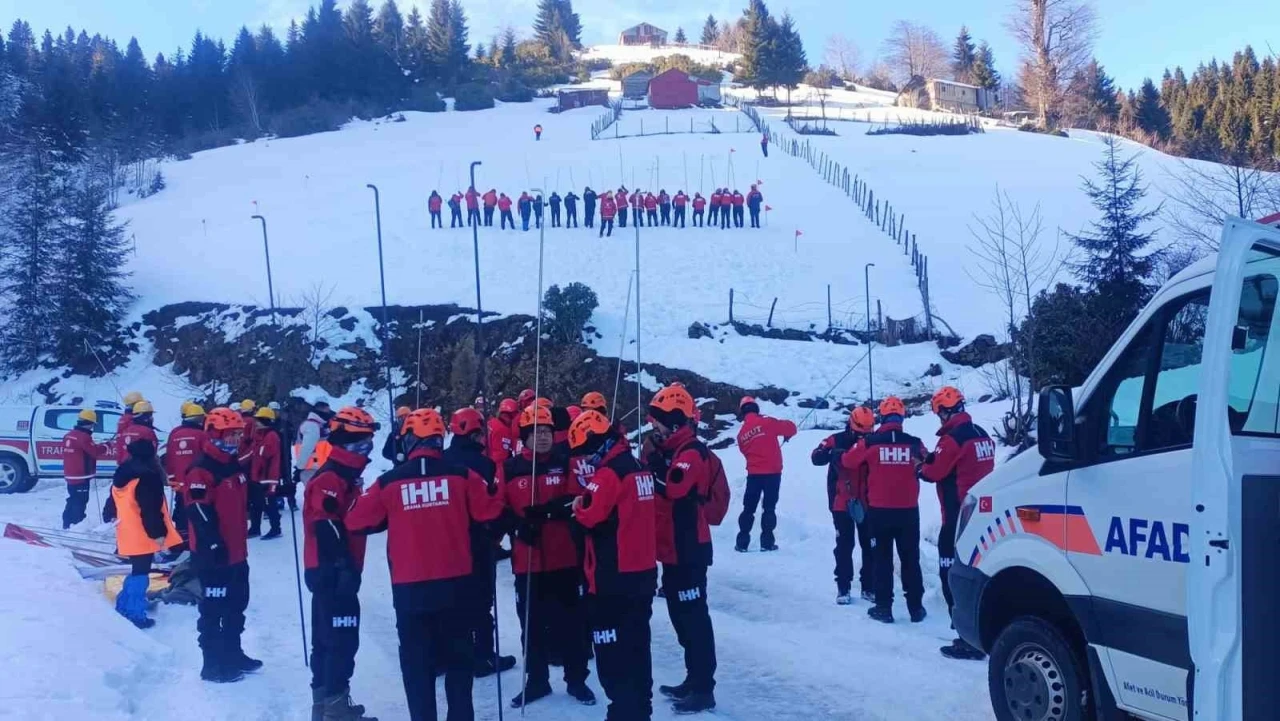 Giresun’da çığ tatbikatı yapıldı
